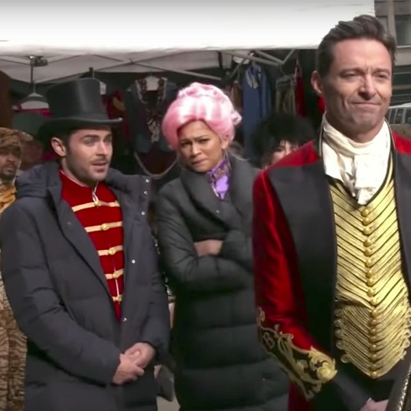 Zac Efron, Zendaya e Hugh Jackman apresentam musical no meio da rua em